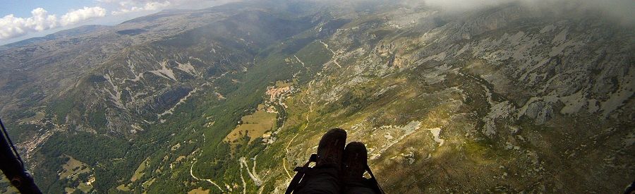 Parapente dans les gorges du loup a proximité du camping les rives du loup