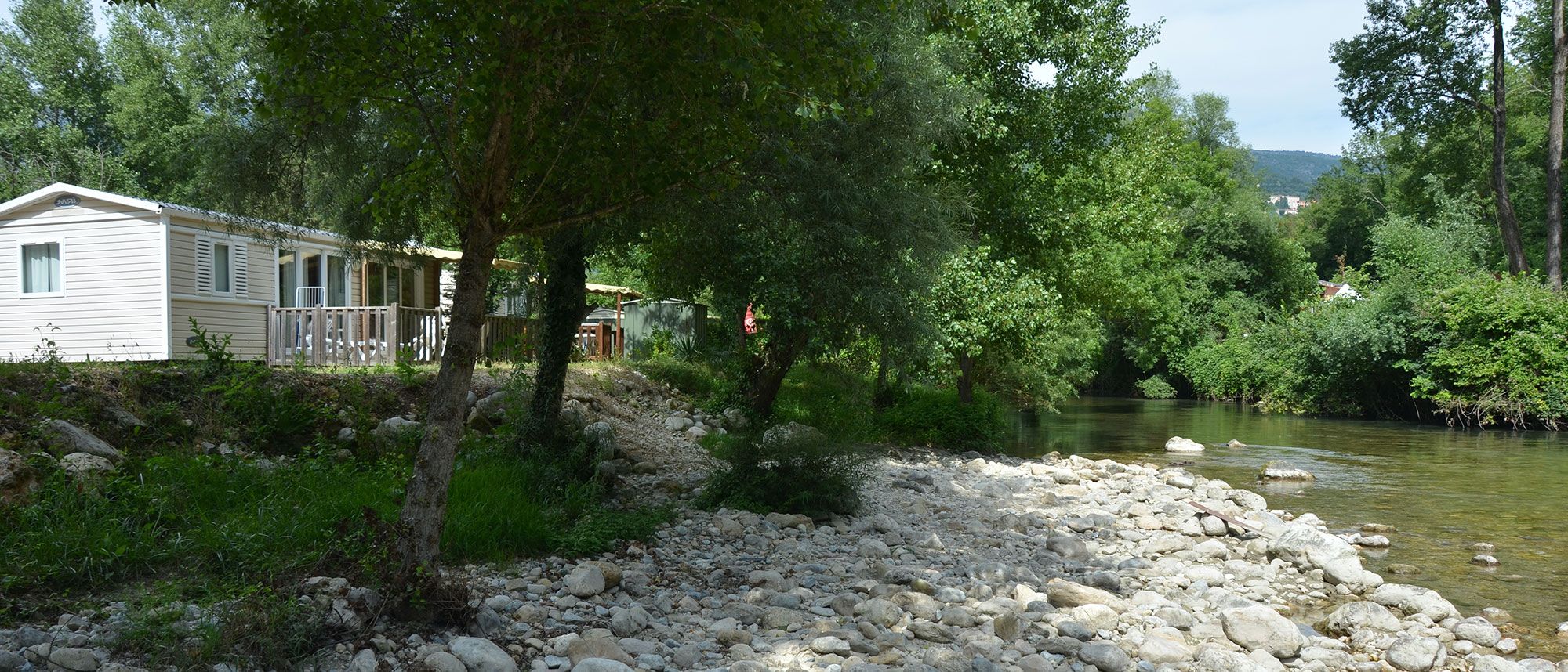 Camping dans les alpes maritimes les rives du loup à tourrettes