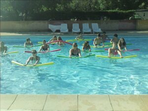 Cours d'aquagym à la piscine du camping du 06