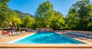 Piscine camping familial proche Nice