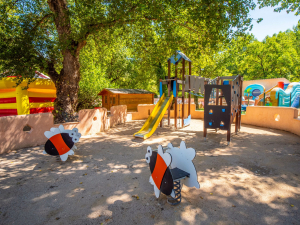 Aire de jeux enfants camping Alpes maritimes